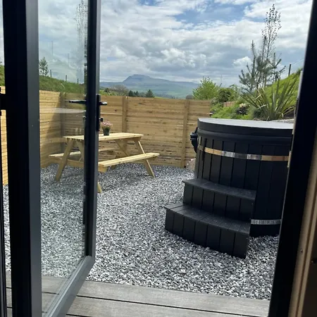 Primrose Glamping Pods דירה אינגלטון