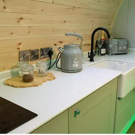 Primrose Glamping Pods Apartment *