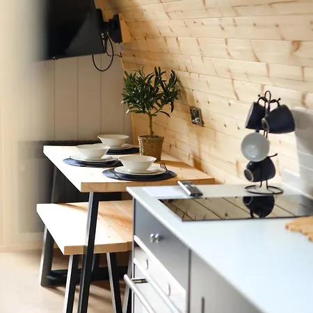 Primrose Glamping Pods דירה אינגלטון