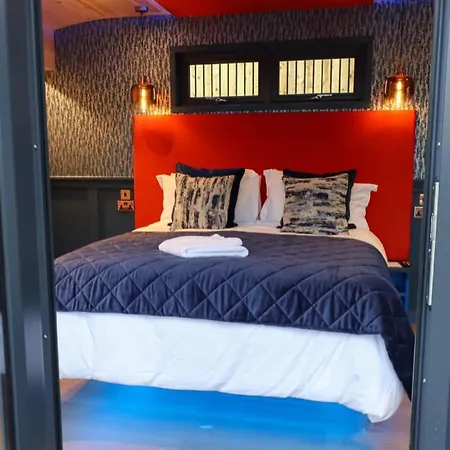 דירה Primrose Glamping Pods *