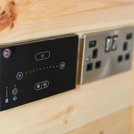 Primrose Glamping Pods אינגלטון