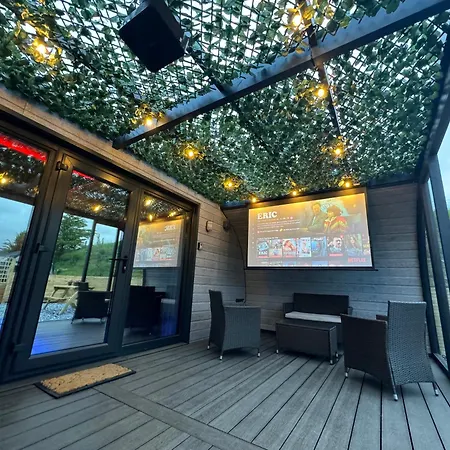 Primrose Glamping Pods דירה אינגלטון