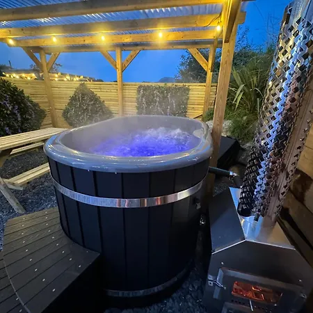 דירה Primrose Glamping Pods אינגלטון