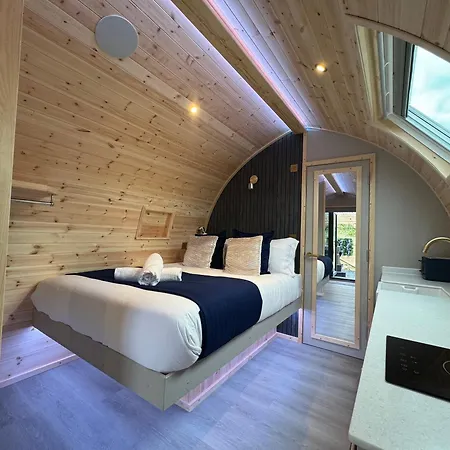 דירה Primrose Glamping Pods אינגלטון