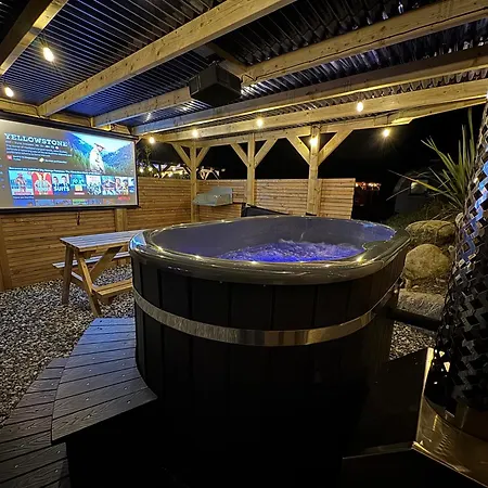 Primrose Glamping Pods דירה אינגלטון